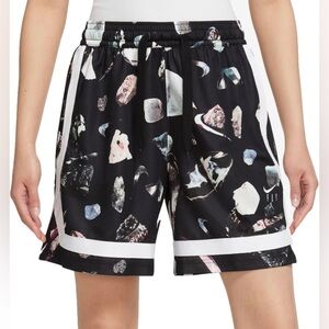 Nike women’s printed basketball shorts (small)